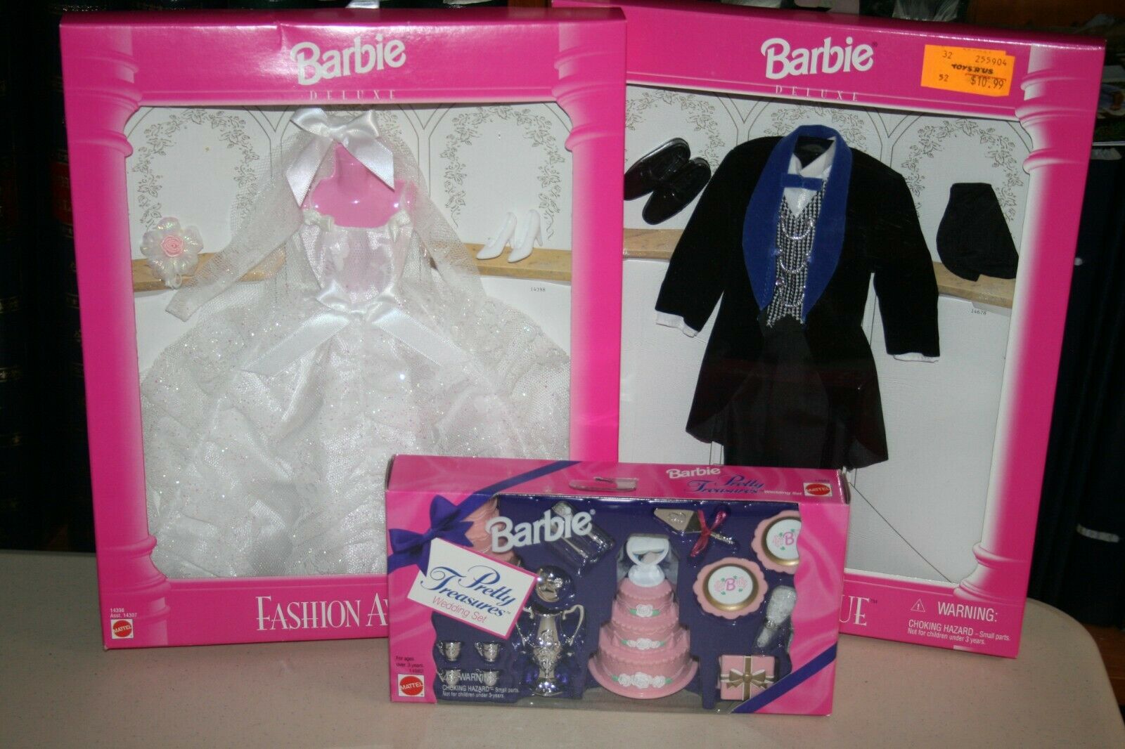 Barbie 1995 Fashion Avenue Deluxe Wedding Bride, Groom & Wedding Set